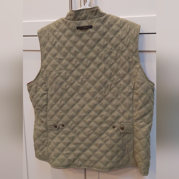 Ariat equestrian quilted vest - Picture 5 of 16